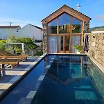 Casa Do Cinzeiro, Acores - With Private Pool! Holiday home