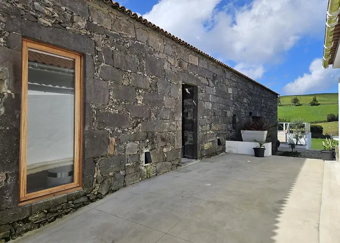 Dom wakacyjny Casa Do Cinzeiro, Acores - With Private Pool!